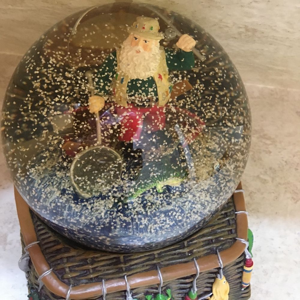 MR CHRISTMAS NORTH LODGE FISHING THEME SNOW GLOBE - Picture 2 of 12